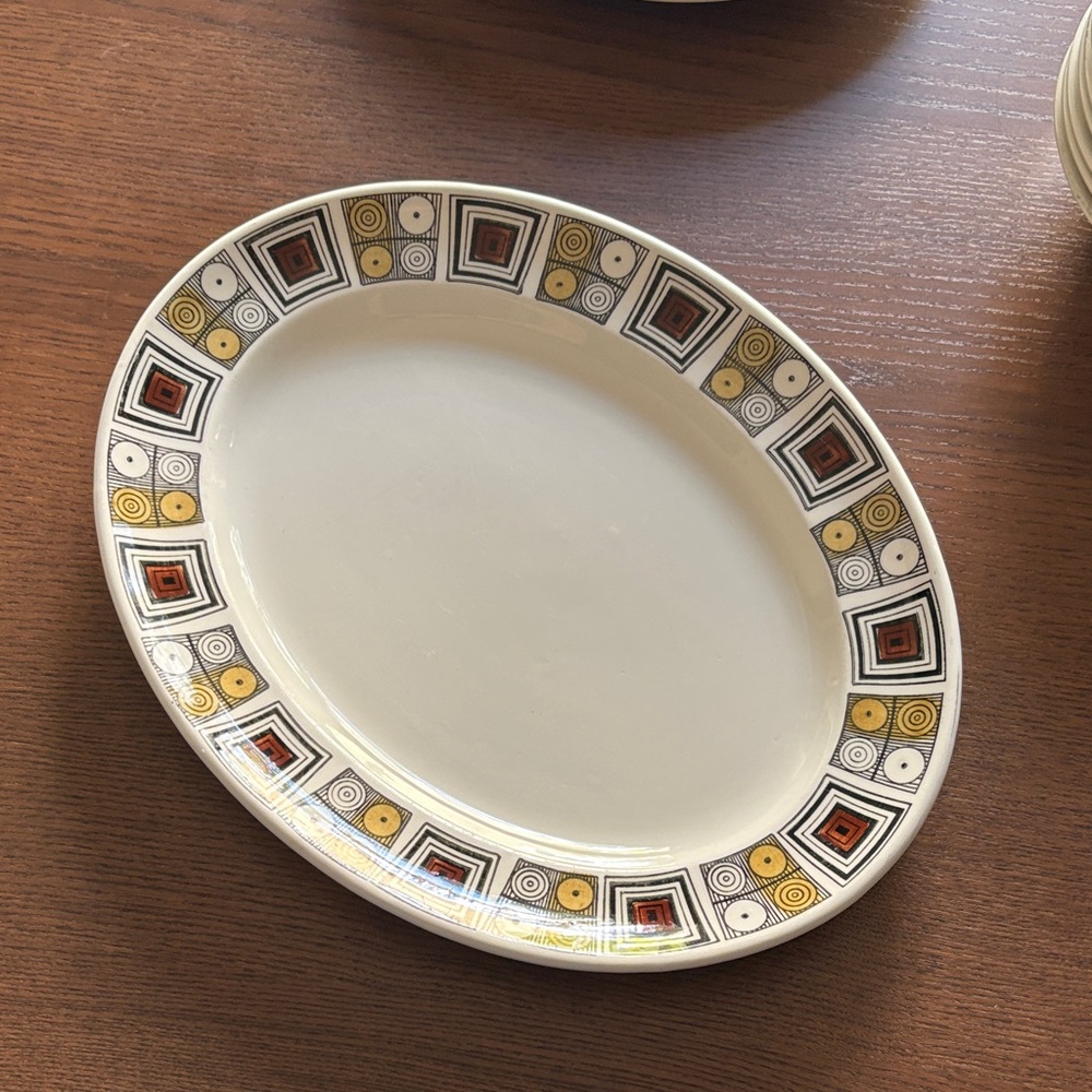 VINTAGE - Kathie Winkle Broadhurst Ironstone oval serving plate "Rushstone"